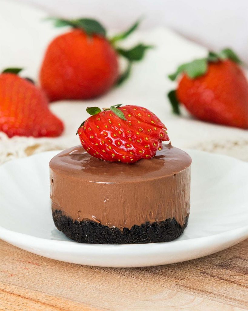 Chocolate strawberry cheesecake. A silky smooth chocolate cheesecake conceals a hidden surprise strawberry middle in these delightful mini no bake cheesecakes! Recipe by movers and bakers